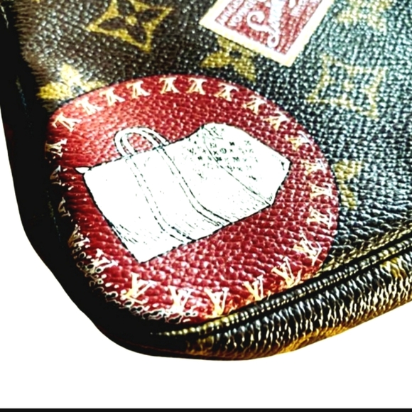 Limited Edition Louis Vuitton Monogram Pochette - Picture 4 of 8